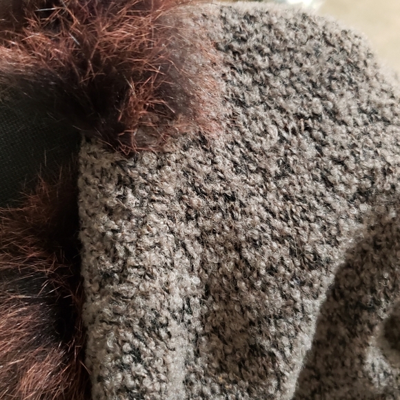 Seriously Twisted New Zealand Gray Lambswool Knit with Possom Fur Cardig… - Picture 6 of 7